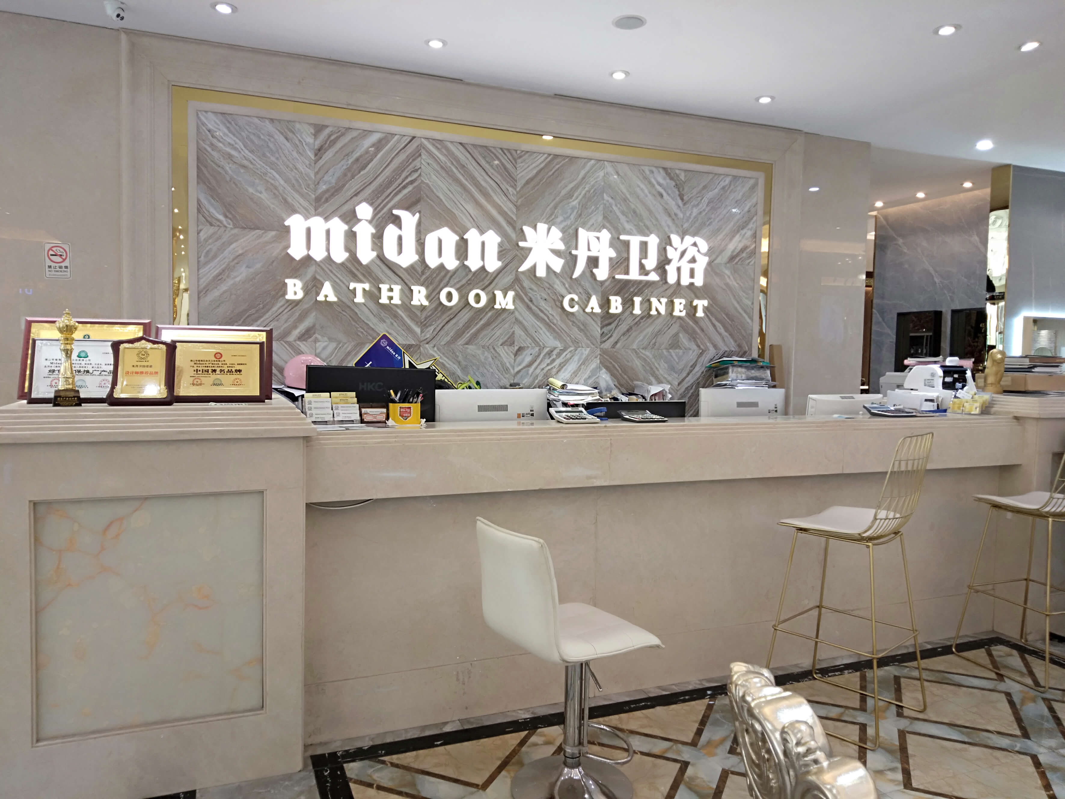 卫浴设备的造型风格不仅多元且日趋精致，各种不同的浴缸造型、材质表现